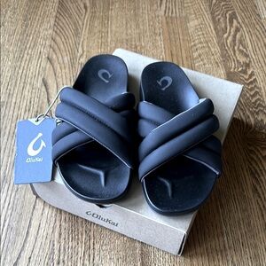 NEW OluKai Black Crisscross Slide Sandals